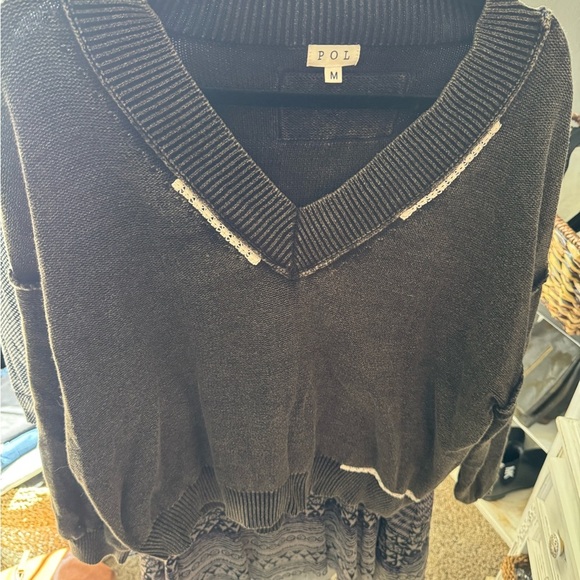 POL Sweaters - POL DISTRESSED SWEATER SIZE MED